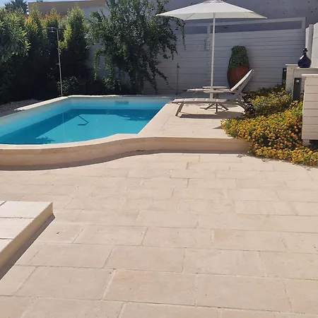 Gis Ad Sola Con Piscina Ad Uso Esclusivo Leverano